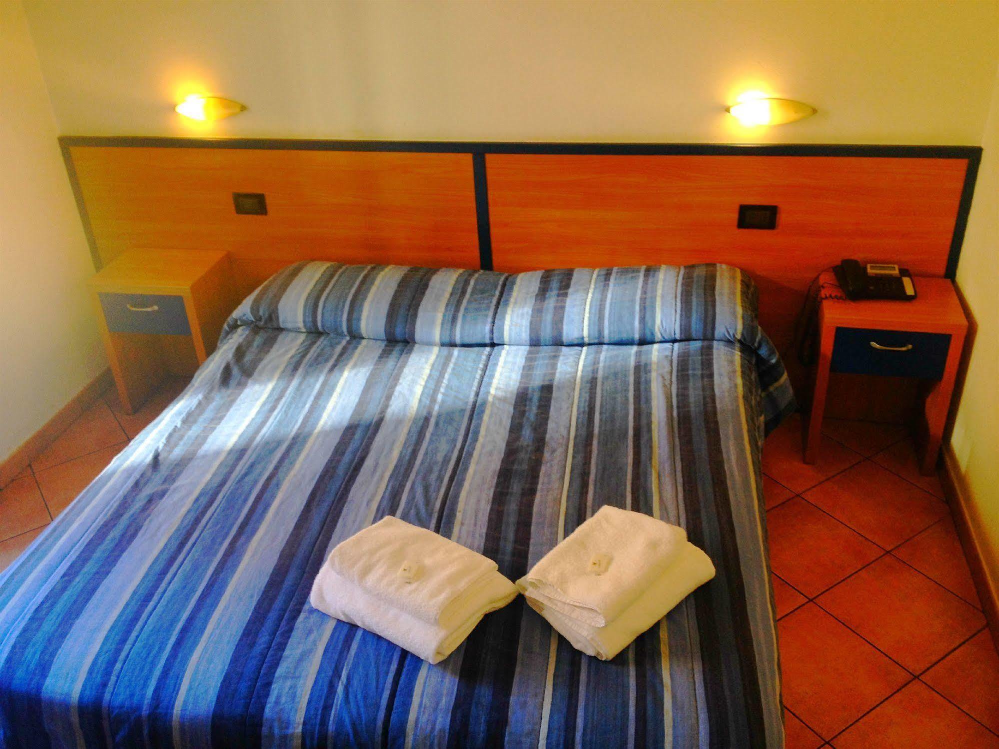 Hotel Iride Stazione Lambrate Citta Studi Милан Экстерьер фото