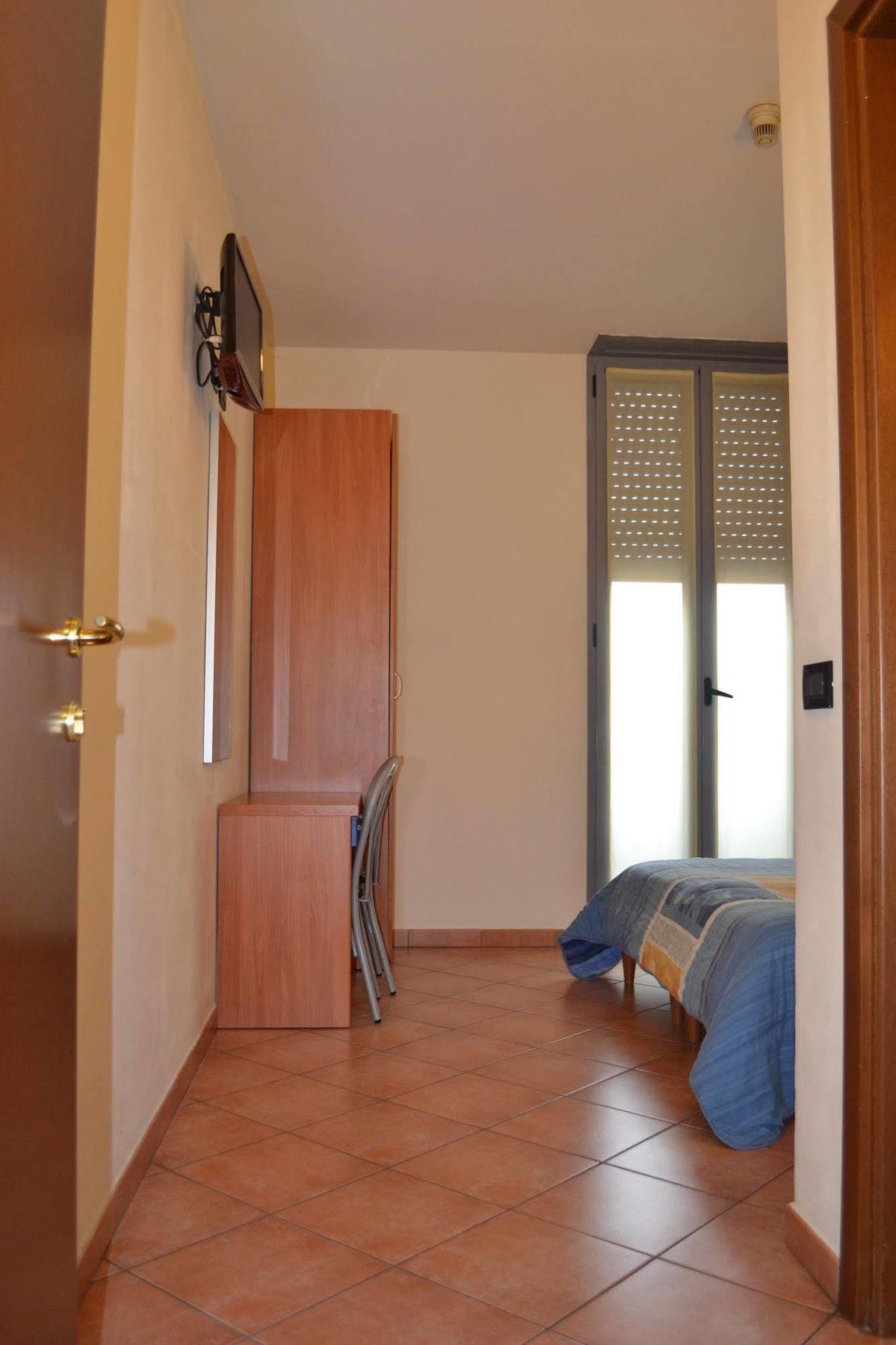 Hotel Iride Stazione Lambrate Citta Studi Милан Экстерьер фото