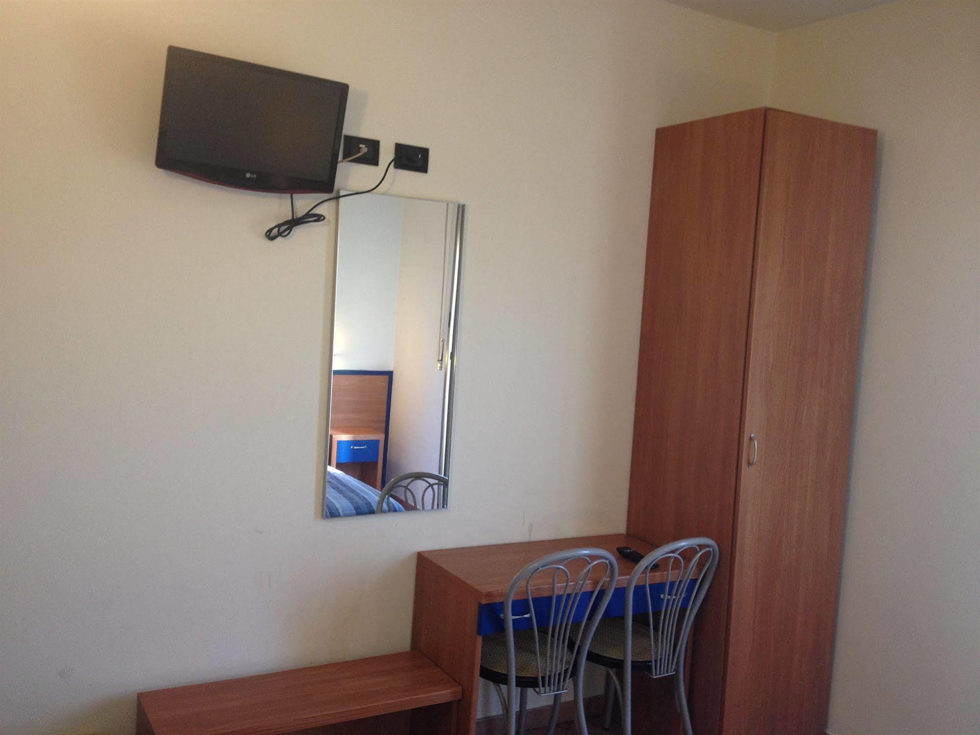 Hotel Iride Stazione Lambrate Citta Studi Милан Экстерьер фото