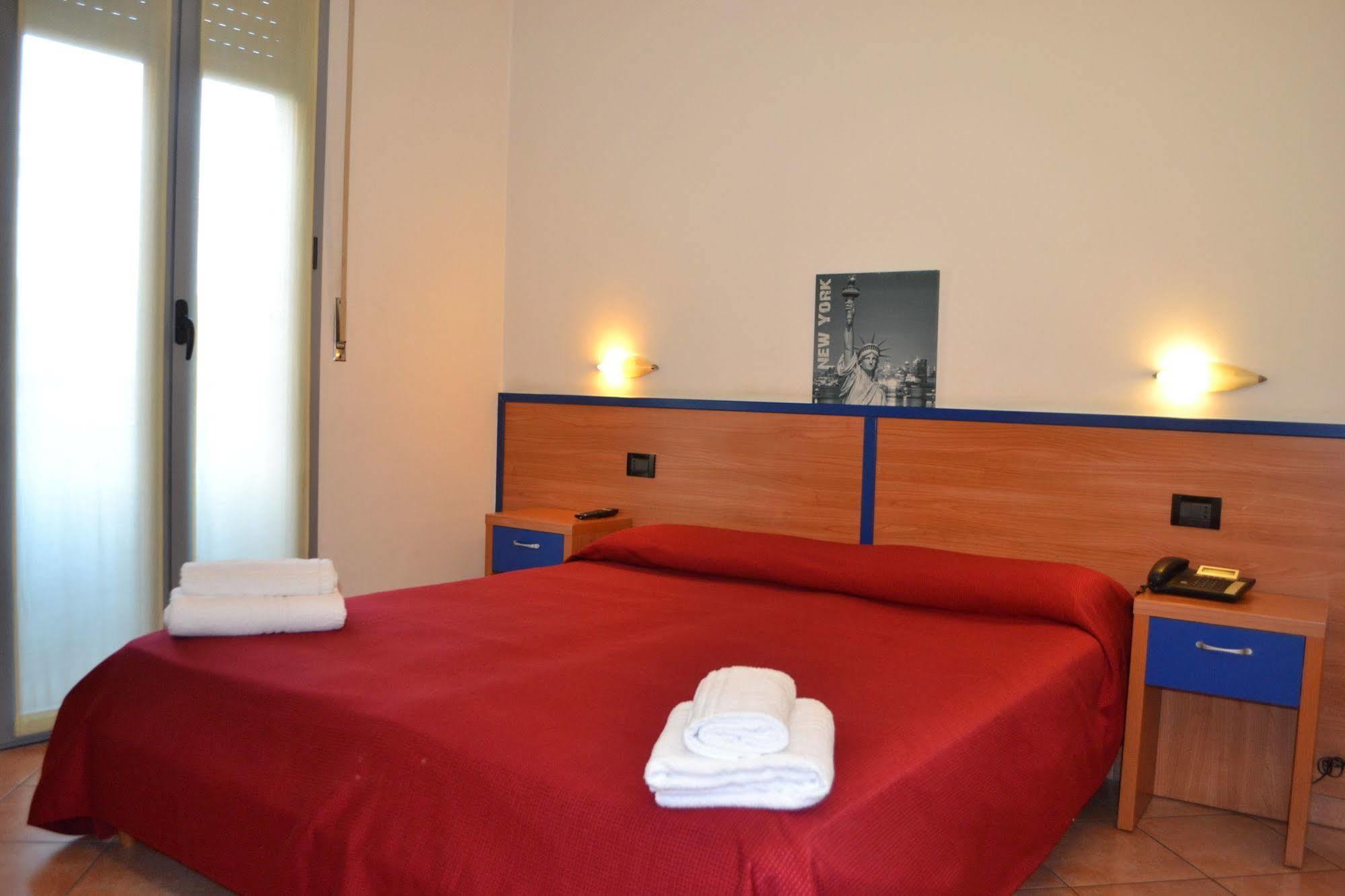 Hotel Iride Stazione Lambrate Citta Studi Милан Экстерьер фото